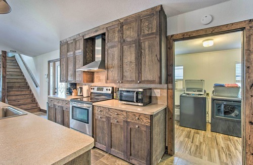 Tool Cabin | Tool Waterfront Home w/Hot Tub & Fire Pit!
