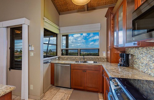 Wailea Condo | Top Floor Remodel! Ocean and Fairway Views Ekolu 908