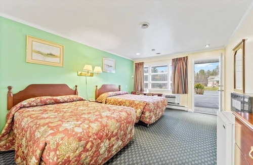 Saratoga Springs Hotel | Top Hill Motel