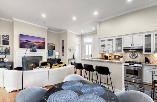 Uptown House | Top Tier Thomas Digs