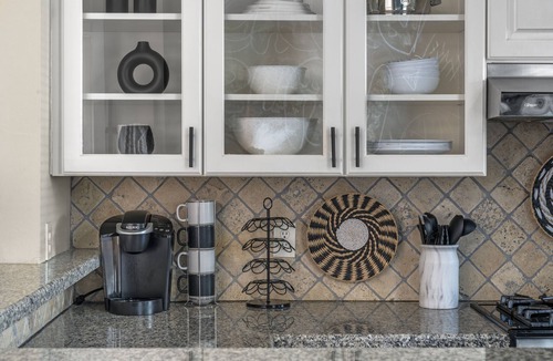 Uptown House | Top Tier Thomas Digs