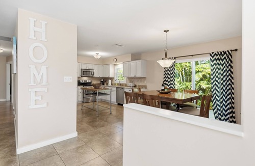 Naples Park House | Top‘s Naples Park Home, sleeps 6 adults + toddlers, close to beach, near all!