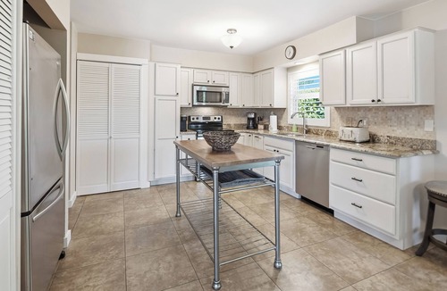 Naples Park House | Top‘s Naples Park Home, sleeps 6 adults + toddlers, close to beach, near all!
