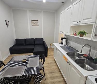 Fashion District House | Toronto Suites Downtown Entertainment District