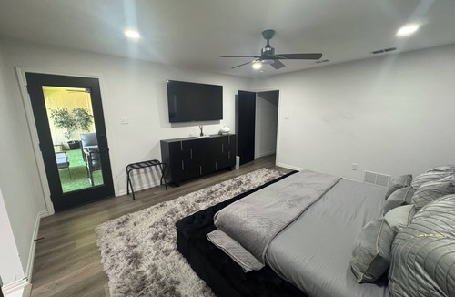 North Arlington Bed & Breakfast | TOWERING OAKS SUITE @ ARLINGTON ENTERTAINMENT DISTRICT