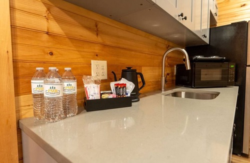 Bethlehem Cabin | Townhome Two Kings Each Floor White Mountains