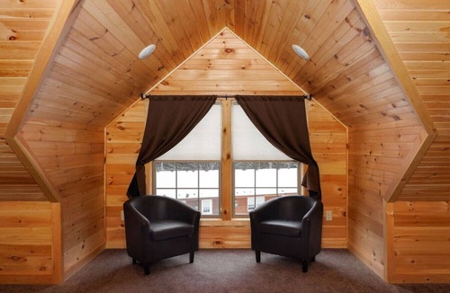 Bethlehem Cabin | Townhome Two Kings Each Floor White Mountains