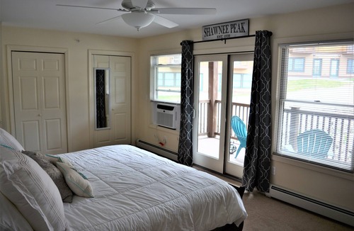 Bridgton House | TOWNHOUSE RETREAT AT PLEASANT MOUNTAIN - SKI IN/SKI OUT