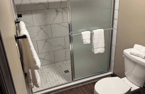 Franklin Apartment | Trails to Ales Barrow Suite 5
