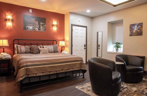 Franklin Apartment | Trails to Ales Barrow Suite 5
