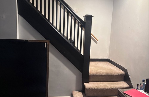 Oakland Apartment | Tranquil 3-bedroom apartment with AC in Pittsburgh Oakland area.