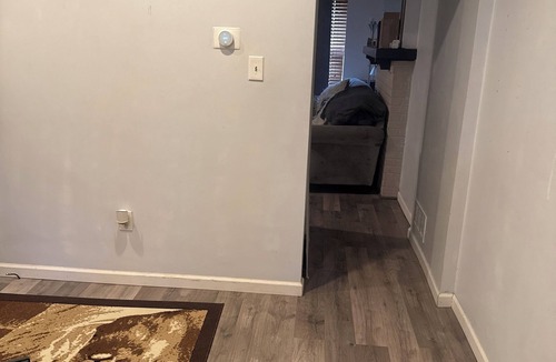 Oakland Apartment | Tranquil 3-bedroom apartment with AC in Pittsburgh Oakland area.