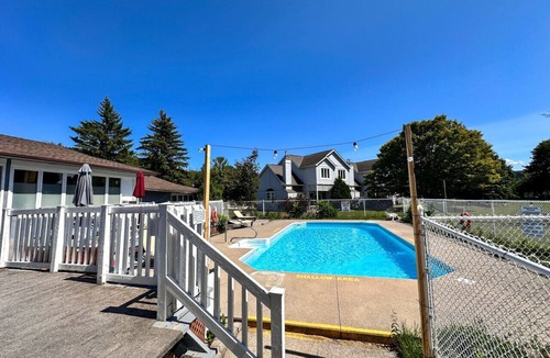 Collingwood House | Tranquil centrally located townhome sleeps 6