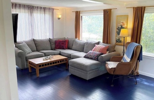 Brooksville House | Tranquil farmhouse with WiFi in charming Cape Rosier