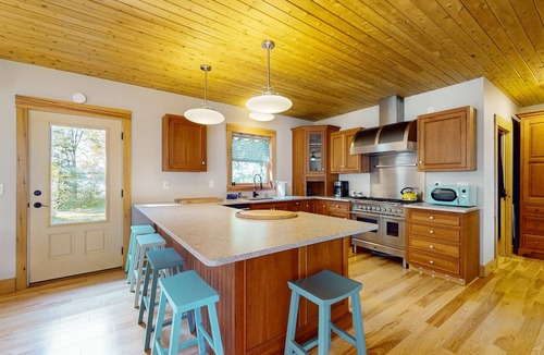 Northeast Somerset House | Tranquil Lakefront Retreat with Breathtaking Views and Cozy Firepit