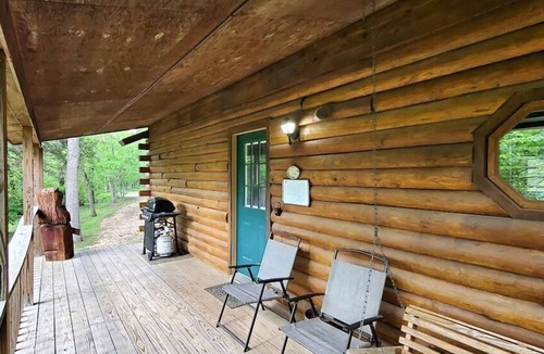 Eureka Springs Cabin | Tranquil log cabin #1 at Wisteria
