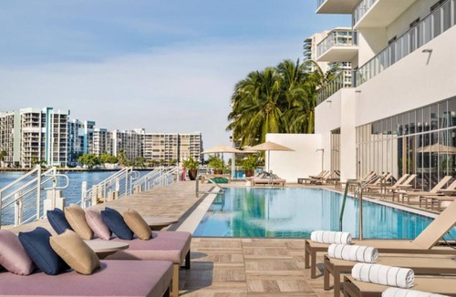 Hollywood South Central Beach Apartment | Travel Destination! 4 Relaxing Units, Kitchen, Pool, Walk to Hallandale Beach