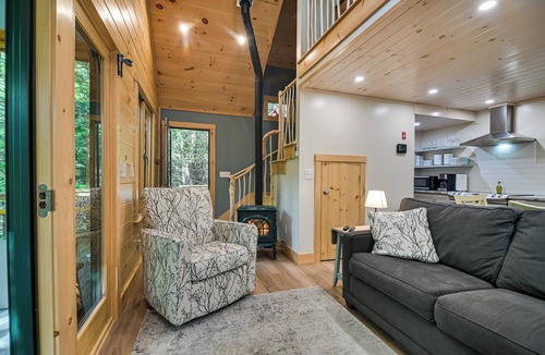 Rumford Center House | Tree House w/Hot Tub: Near Sunday River Resort!