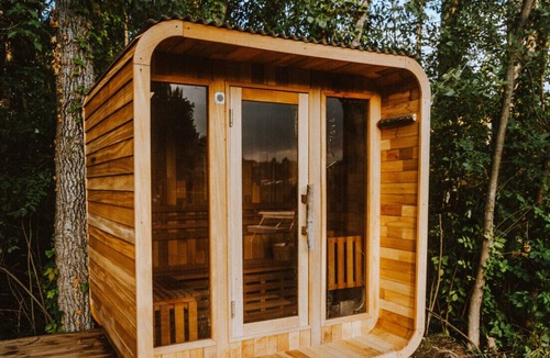 Sodus Cabin | Treehouse 3 Honeymoon Treehouse & Spa with Private Hot Tub