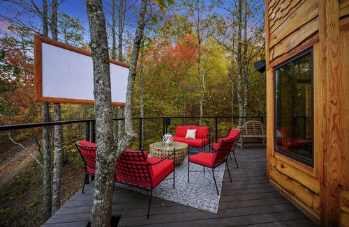 Broken Bow Cabin | Treetopia Treehouse/waterfall/sauna/hottub/bridges