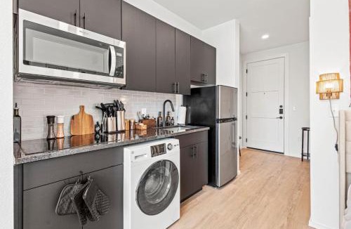 Oak Cliff Apartment | Trendy Bishop Arts Game Room, Gym and Yoga