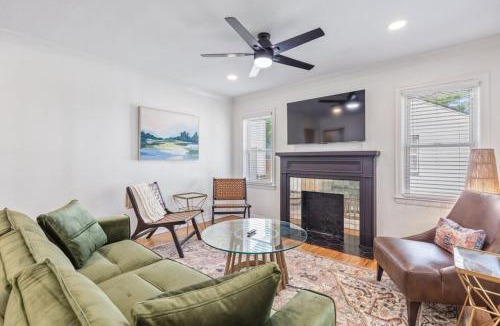 Turner Park House | Trendy in Tulsa | King Bed Expo TU Downtown