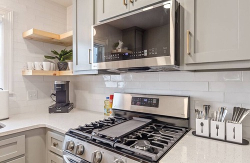 Turner Park House | Trendy in Tulsa | King Bed Expo TU Downtown