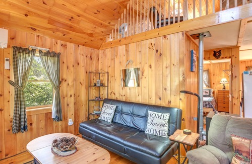 Trenton Cabin | Trenton Chalet - 7 Miles to Acadia National Park!