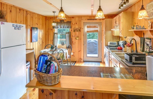 Trenton Cabin | Trenton Chalet - 7 Miles to Acadia National Park!