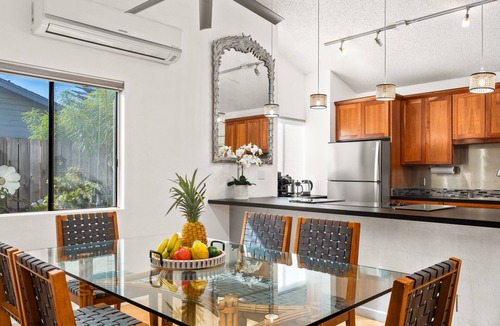 Kihei House | Tropical Garden Family Home - Sleeps 6 - Walk to Beach, BBQ, Hot Tub