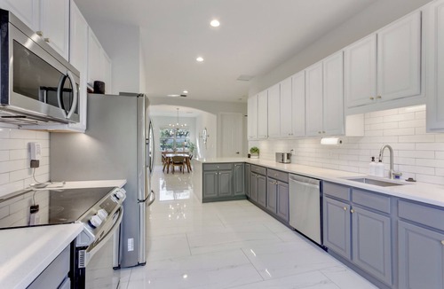 Shady Banks House | Tropical Oasis, Heated Pool, Near Las Olas Beach