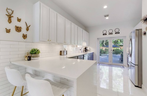 Shady Banks House | Tropical Oasis, Heated Pool, Near Las Olas Beach