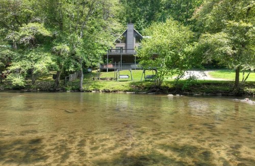 Fry House | Troutlandia Pet Friendly Fish From Cabin Hot Tub