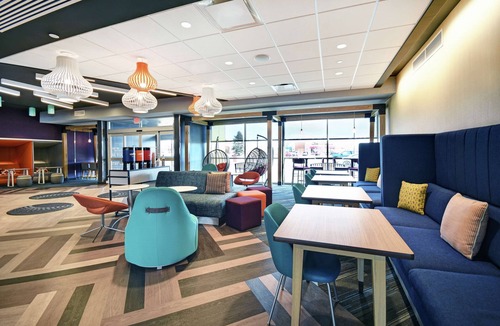 South Portland Hotel | Tru by Hilton Portland Airport Area