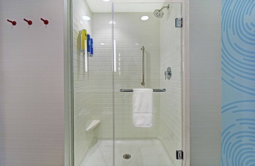 South Portland Hotel | Tru by Hilton Portland Airport Area