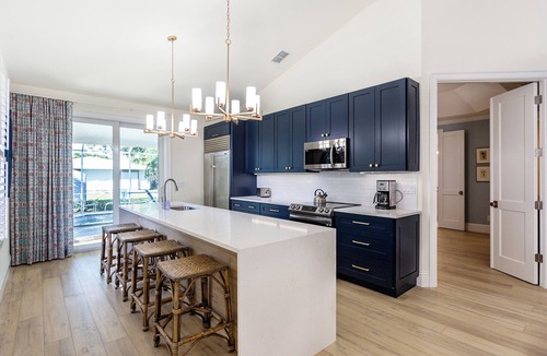 Naples Park House | Tuscan Vacation Rental. Stylish 3-Bedroom Getaway Near Vanderbilt Beach Enjoy a Private Pool, Spacious Layout, and Modern Comforts Perfect for Families, Groups, and Pet-Friendly Stays