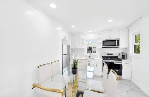 Bryn Mawr Apartment | Two Wash