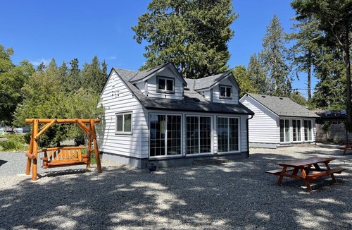 Sooke Cottage | Two Waterfront Cottages with Beach Access - Sleeps 6