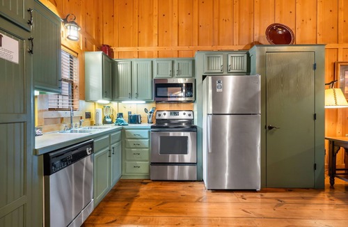 Branson Cabin | Ultimate Branson Escape | King Beds, Pool & Hot Tub