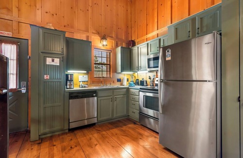 Branson Cabin | Ultimate Branson Escape | King Beds, Pool & Hot Tub
