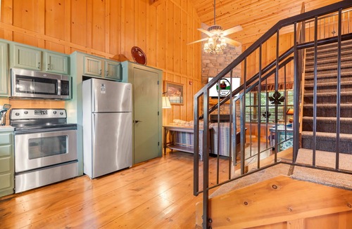 Branson Cabin | Ultimate Branson Escape | King Beds, Pool & Hot Tub