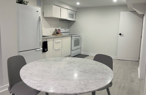 Ottawa Division Apartment | Ultimate Cozy Corner