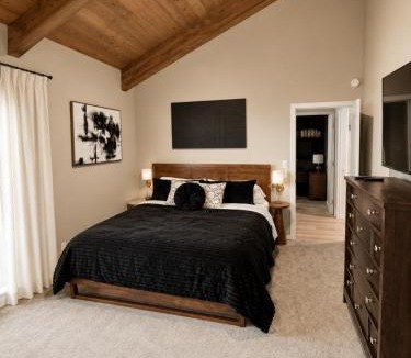 South Tulsa House | Ultimate Family Retreat-Sleeps 9
