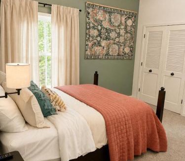South Tulsa House | Ultimate Family Retreat-Sleeps 9