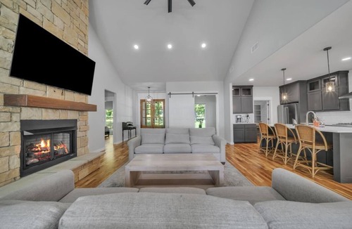 Afton House | Ultimate golf & lake Retreat, Hot Tub, Lake Views, Great Location