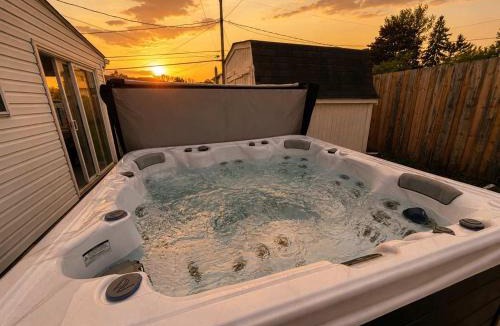 Parma House | Ultimate Group Escape Heated Pool - 12 Guests