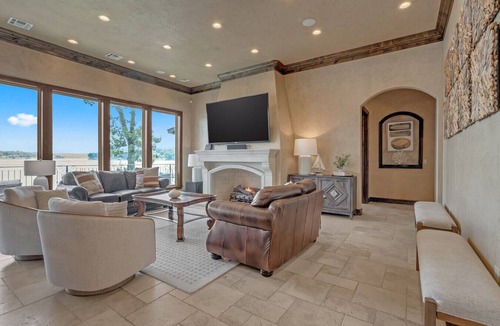Afton Apartment | Ultra-Luxury Waterfront Retreat on Duck Creek Oklahoma