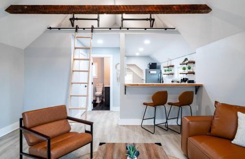 Detroit - Shoreway House | Unique BOHO Ohio City Loft Apt