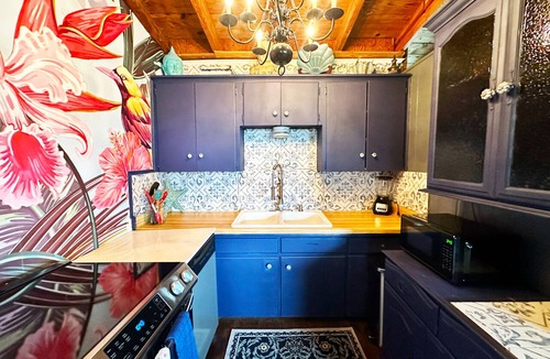 Surfside Beach Apartment | Unique charming coastal cottage