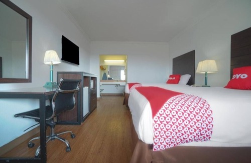 Kingsville Hotel | Unwind In A Unit With Pets Allowed Near Baffin Bay And King Ranch Museum